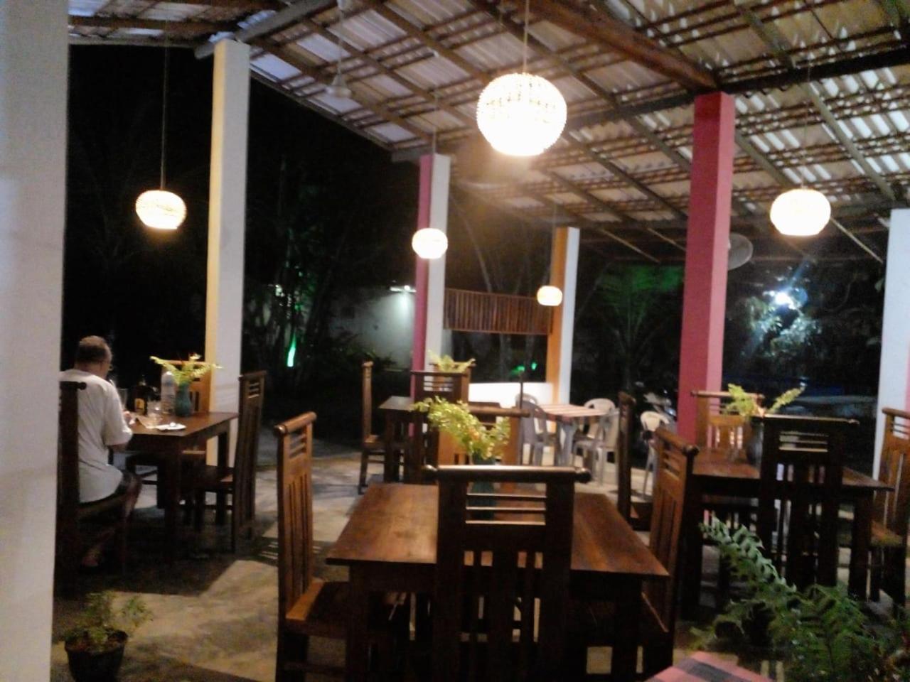 Jungle Restaurant And Villa Unawatuna Extérieur photo